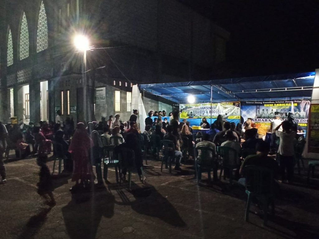 Kejar Capaian Kekebalan Komunal, Polda Kaltim Gencarkan Gerai Vaksinasi Covid-19 di Sejumlah Masjid WhatsApp Image 2022 04 13 at 04.10.09