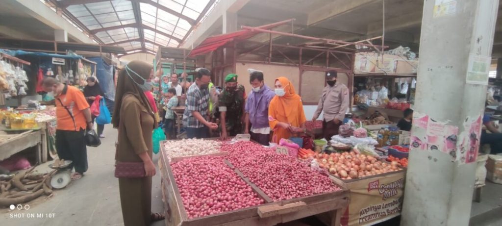 Polres PPU Cek Ketersediaan Bahan Pokok di Pasar Tradisional, Pastikan Stok Aman Selama Ramadhan WhatsApp Image 2022 04 17 at 11.57.10 AM 1170x527 1