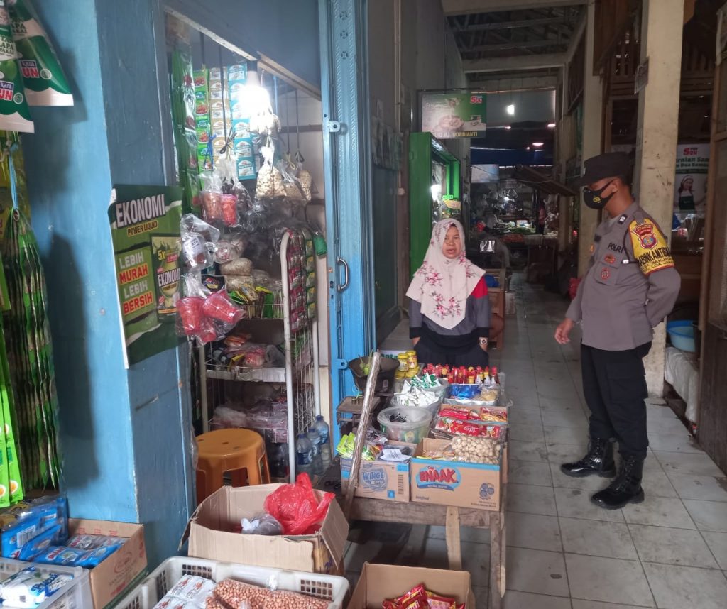 Pastikan Stok Aman Selama Ramadhan, Polsek Loa Janan Terus Cek Ketersediaan Minyak Goreng dan Bahan Pokok Lainnya WhatsApp Image 2022 04 18 at 8.41.51 AM