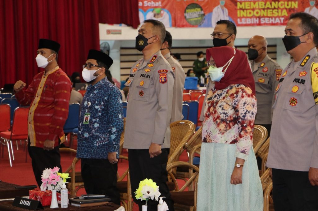 Kapolda Kaltim Hadiri Vicon Vaksinasi Serentak Antara NU, Polri, dan Kemenag di Gedung BSCC Dome Balikpapan WhatsApp Image 2022 04 21 at 13.13.26