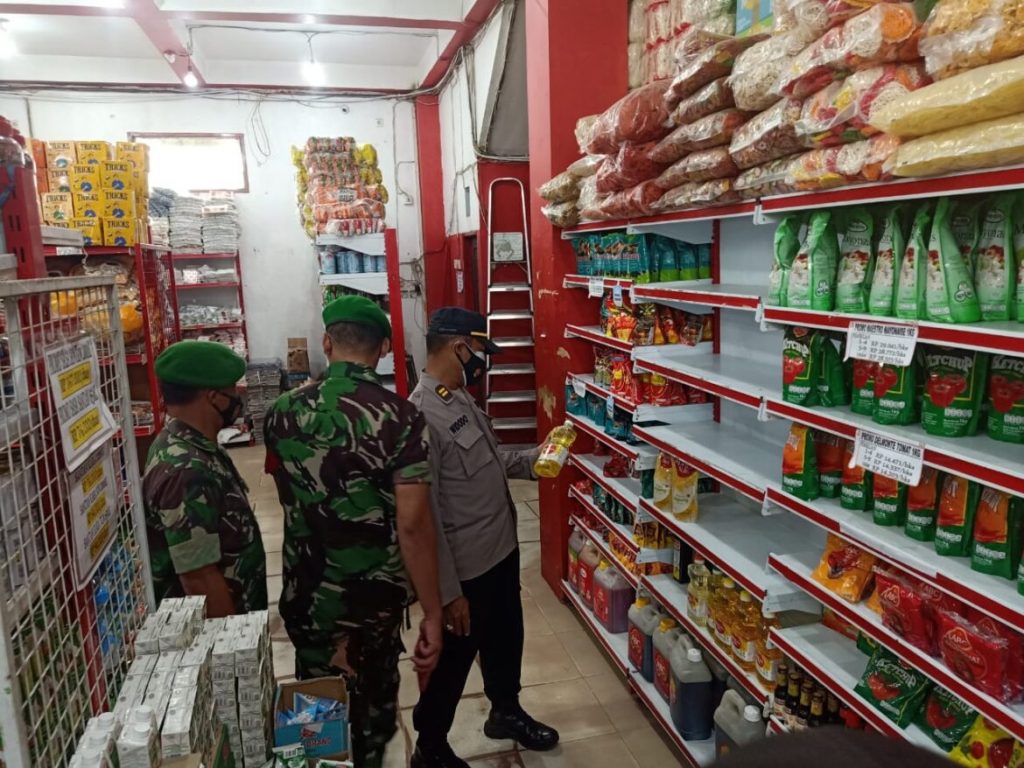 Polres PPU Blusukan Ke Toko Sembako Guna Mengecek Ketersedian Minyak Goreng dan Bahan Pokok Lainnya WhatsApp Image 2022 04 22 at 10 40 20 1170x878 1