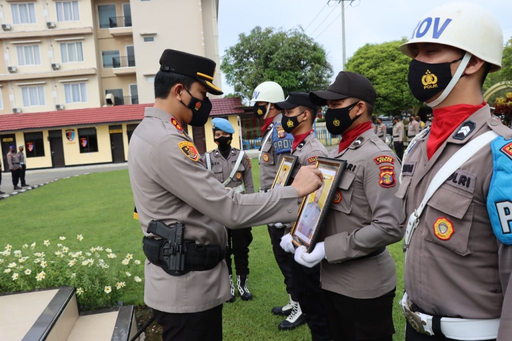 Dua Oknum Polisi di Berau Resmi diberhentikan Tidak Dengan Hormat WhatsApp Image 2022 04 22 at 11.56.47