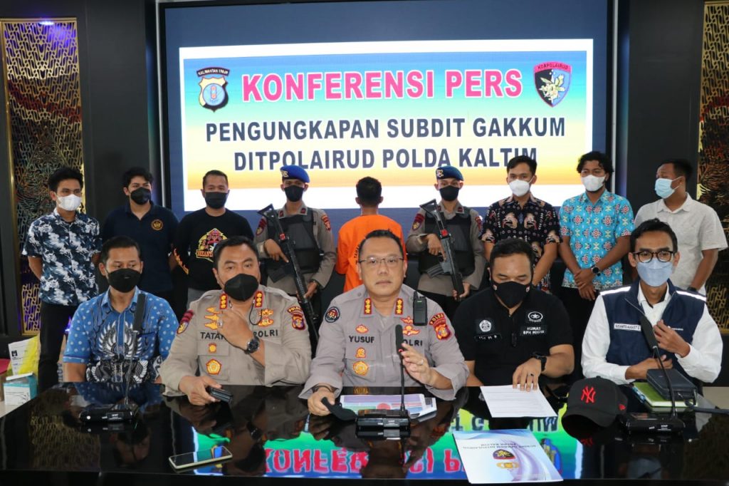Ungkap Tindak Pidana Penyalahgunaan BBM Bersubsidi Sebanyak 2.360 Liter, Ditpolairud Polda Kaltim Gelar Konferensi Pers WhatsApp Image 2022 04 22 at 15.47.51