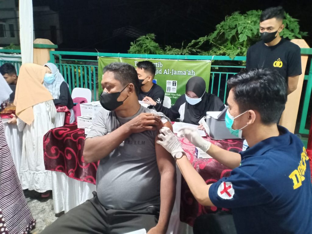 Jelang Mudik Lebaran, Polda Kaltim Kembali Gelar Vaksinasi Malam WhatsApp Image 2022 04 22 at 22.46.22
