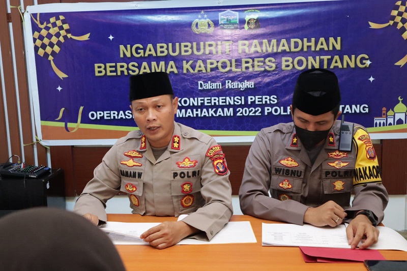 Kapolres Bontang Gelar Konferensi Pers Capaian Ops Pekat Mahakam WhatsApp Image 2022 04 27 at 16.53.05