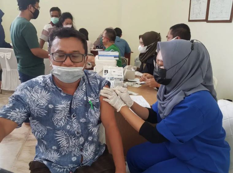 Gerai Vaksin Mobile Polres Berau, Antusias Warga Disore Hari Dinilai Sangat Efisien ber