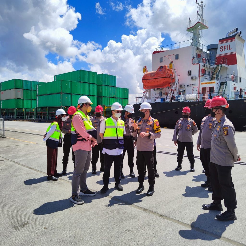 Kunjungan Kerja Kapolresta Samarinda Ke Pelabuhan Terminal Peti Kemas Di Palaran IMG 20220525 WA0041 1024x1024 1