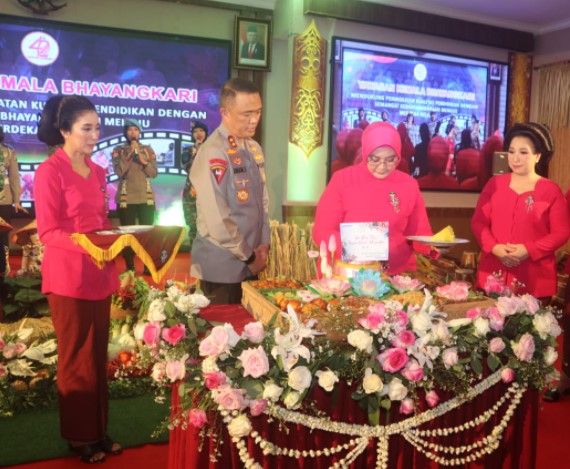 Kapolda Kaltim Hadiri Syukuran HUT ke-42 Yayasan Kemala Bhayangkari Screenshot 2022 05 25 143735
