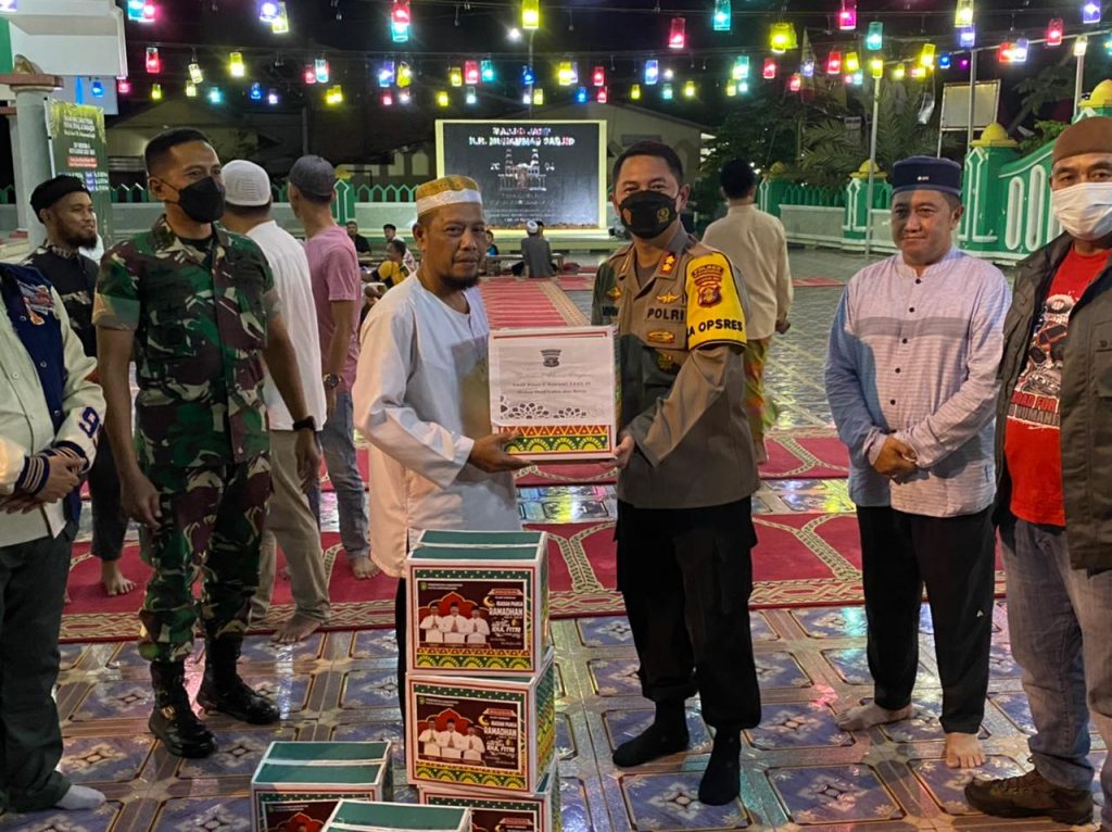 Kapolres Kukar Bersama Forkopimda Tinjau Pos Terpadu Dan Masjid WhatsApp Image 2022 05 02 at 09.29.31