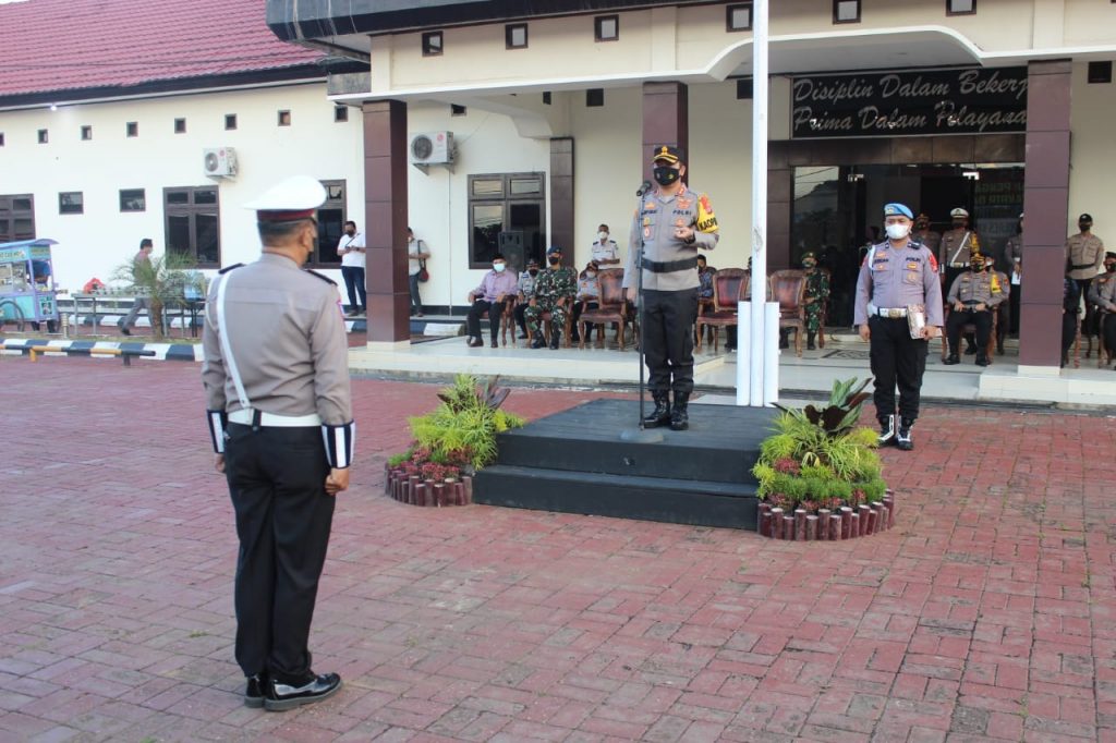 Kapolres Kubar Pimpin Apel Kesiapan Pengamanan Malam Takbir dan Shalat Idul Fitri 1443 H WhatsApp Image 2022 05 02 at 13.46.04