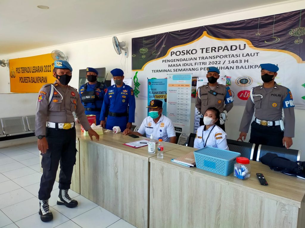 Cek Pelaksanaan Pengamanan, Personel Bid Propam Polda Kaltim Laksanakan Peninjauan Pos Pelayanan Ops Ketupat Mahakam 2022 WhatsApp Image 2022 05 04 at 09.16.41