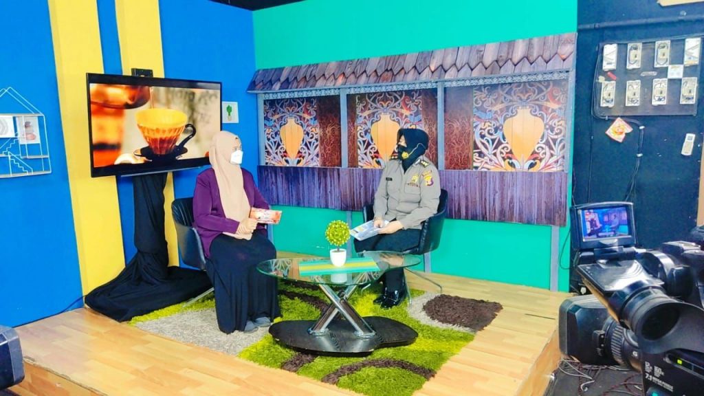 Polda Kaltim Laksanakan Talkshow Bersama BTV dengan Tema “Mudik Aman Lebaran Tahun 2022” WhatsApp Image 2022 05 11 at 14.17.09