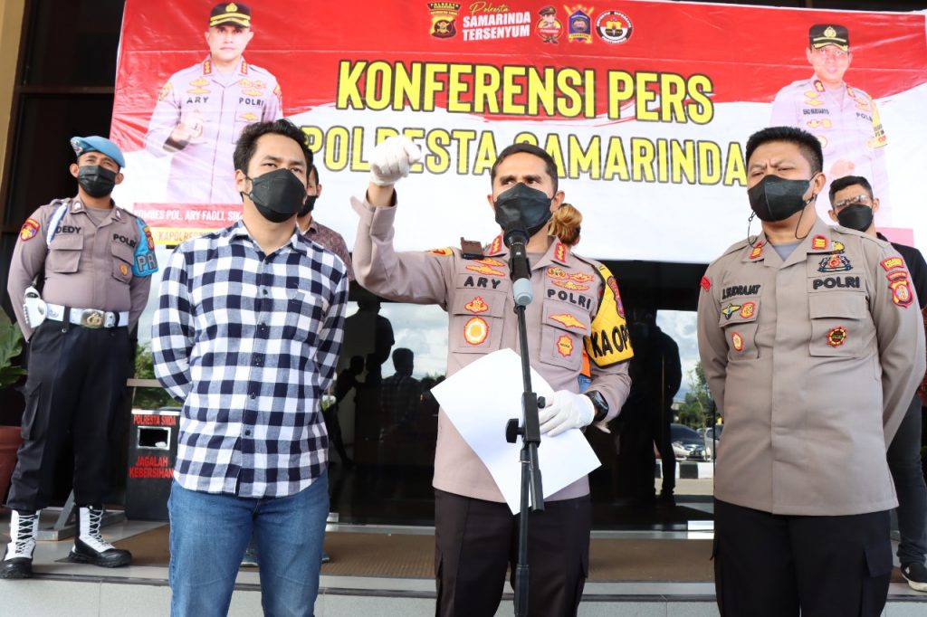 Polisi Berhasil Amankan Pelaku Penipuan Jual Beli Emas di Samarinda WhatsApp Image 2022 05 13 at 20.28.14