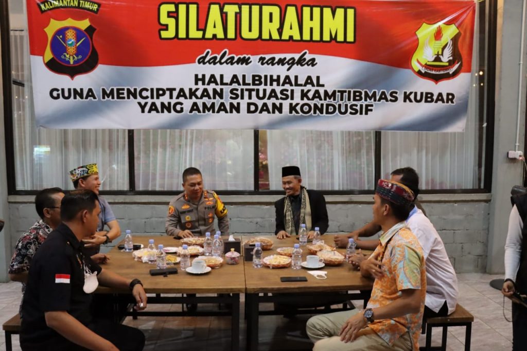 Jaga Ketertiban Bersama, Kapolres Kubar Hadiri Silaturahmi Dalam Rangka Halal Bihalal Bersama Pokdarkamtibmas Bhayangkara Kabupaten Kubar WhatsApp Image 2022 05 19 at 12.37.40