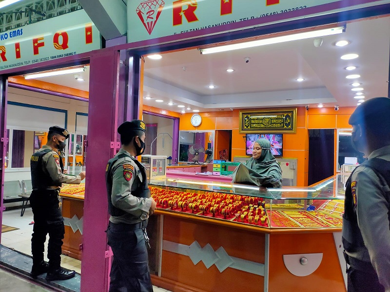 Jaga Sitkamtibmas Tetap Kondusif, Toko Emas dan Perbankan Jadi Sasaran Patroli Sat Samapta Polres Bontang WhatsApp Image 2022 05 22 at 16.33.42
