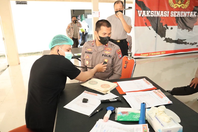 Cek Kesehatan Personil, Polres Bontang Gelar Rikes Berkala 2022 WhatsApp Image 2022 05 23 at 16.29.10