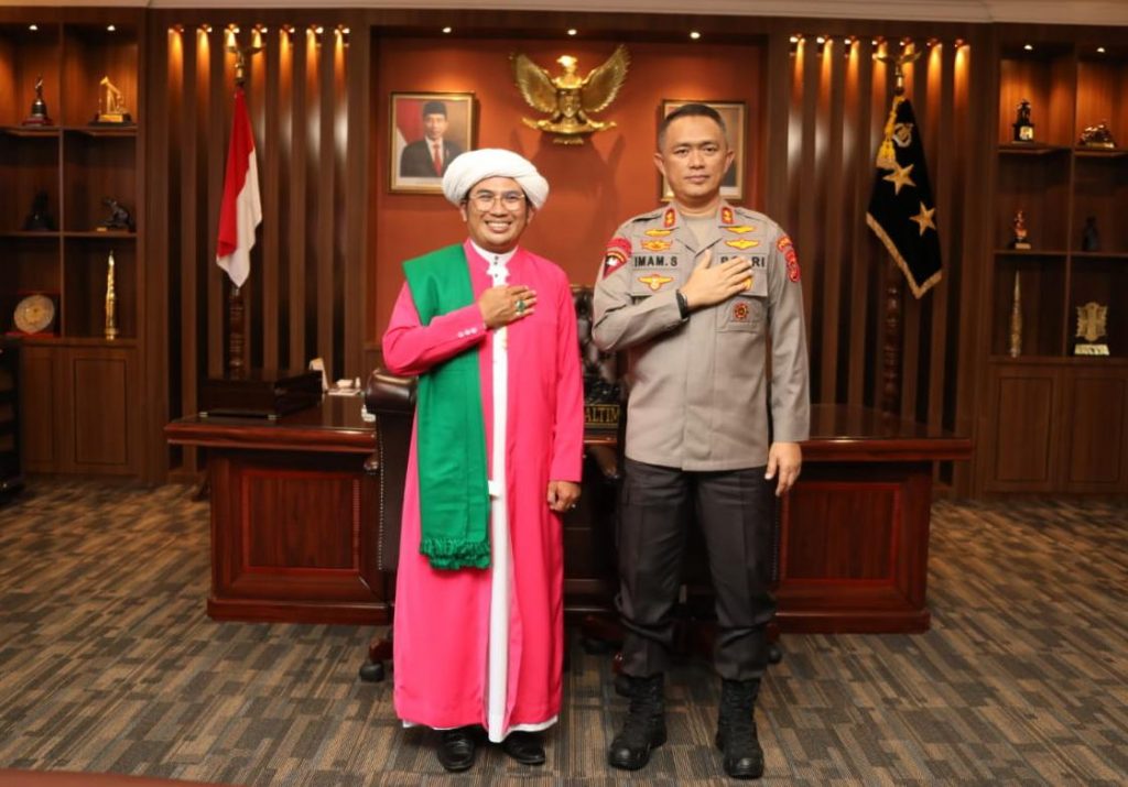 Kapolda Kaltim Sambut Hangat Audiensi dari Ustadz Pink Al Kutai WhatsApp Image 2022 05 24 at 12.14.47