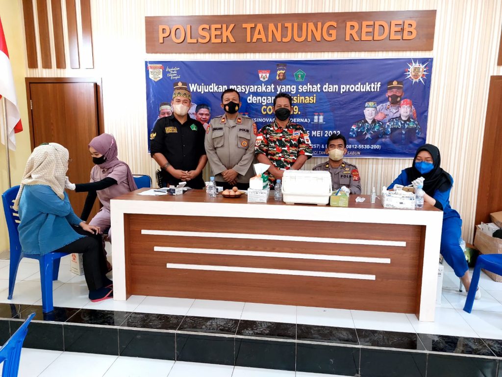 Wujudkan Kekebalan Komunal, Polres Berau Gelar Gerai Vaksinasi Bersama LPADKT dan Laskar Merah Putih WhatsApp Image 2022 05 25 at 16.13.10
