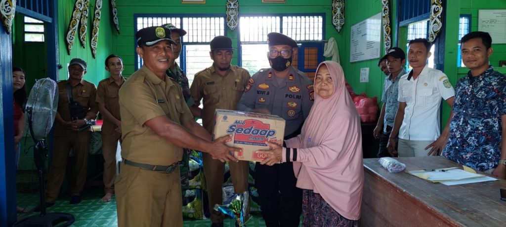 Bantuan Sosial Terhadap Masyarakat Terdampak Banjir di Wilayah Tabang dan Kembang Janggut WhatsApp Image 2022 05 26 at 08.13.11