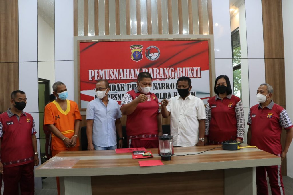 Dit Resnarkoba Polda Kaltim Musnahkan Barang Bukti Sabu Seberat 7,90 Gram WhatsApp Image 2022 05 27 at 11.11.41