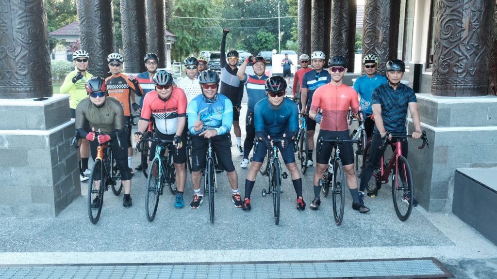 Penuh Semangat, Gowes Polda Kaltim Nempuh Jarak 108 Km WhatsApp Image 2022 05 29 at 13.41.44