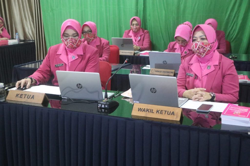 Dipimpin Oleh Ketua Umum Bhayangkari, Bhayangkari Daerah Kaltim Ikuti Rapat Kerja Tahun 2022 Secara Virtual WhatsApp Image 2022 05 31 at 10.53.12