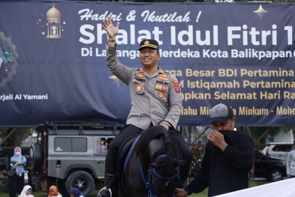 Polresta Balikpapan Gelar Parade Berkuda Dalam Rangka Meriahkan Hari Bhayangkara Ke-76 1655042785846814 0