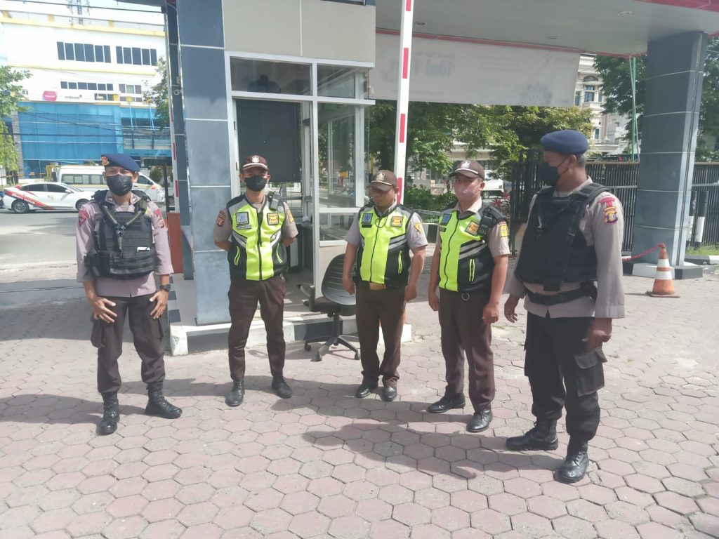 Sambangi Pos Security PT. PLN Balikpapan, Patroli Brimob Imbau Untuk Tetap Waspada WhatsApp Image 2022 05 31 at 12.12.29