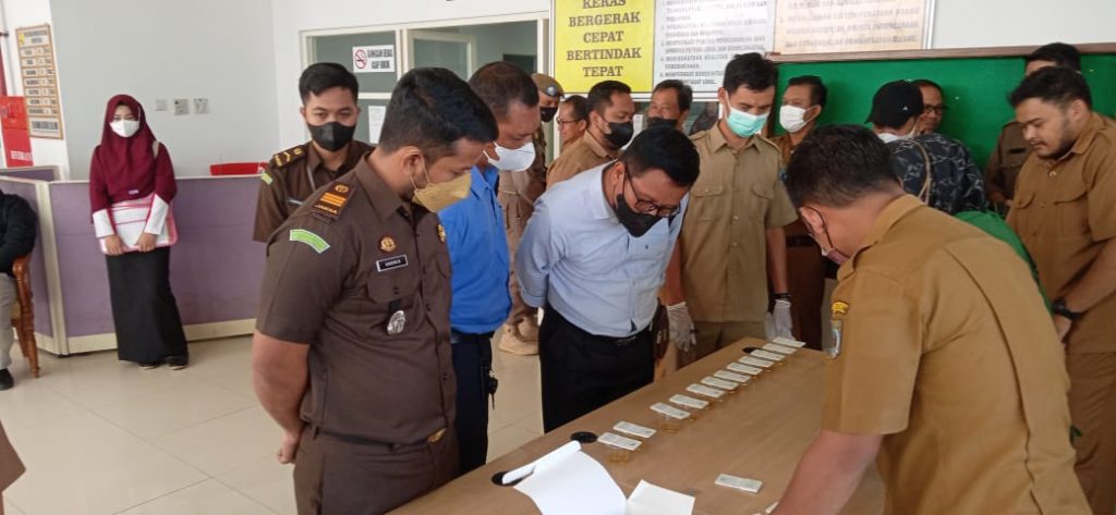 Pastikan Bebas Narkoba, Polres Paser Bersama BNK Gelar Tes Urine Kepada ASN Lingkup Pemkab WhatsApp Image 2022 05 31 at 14.45.43 1