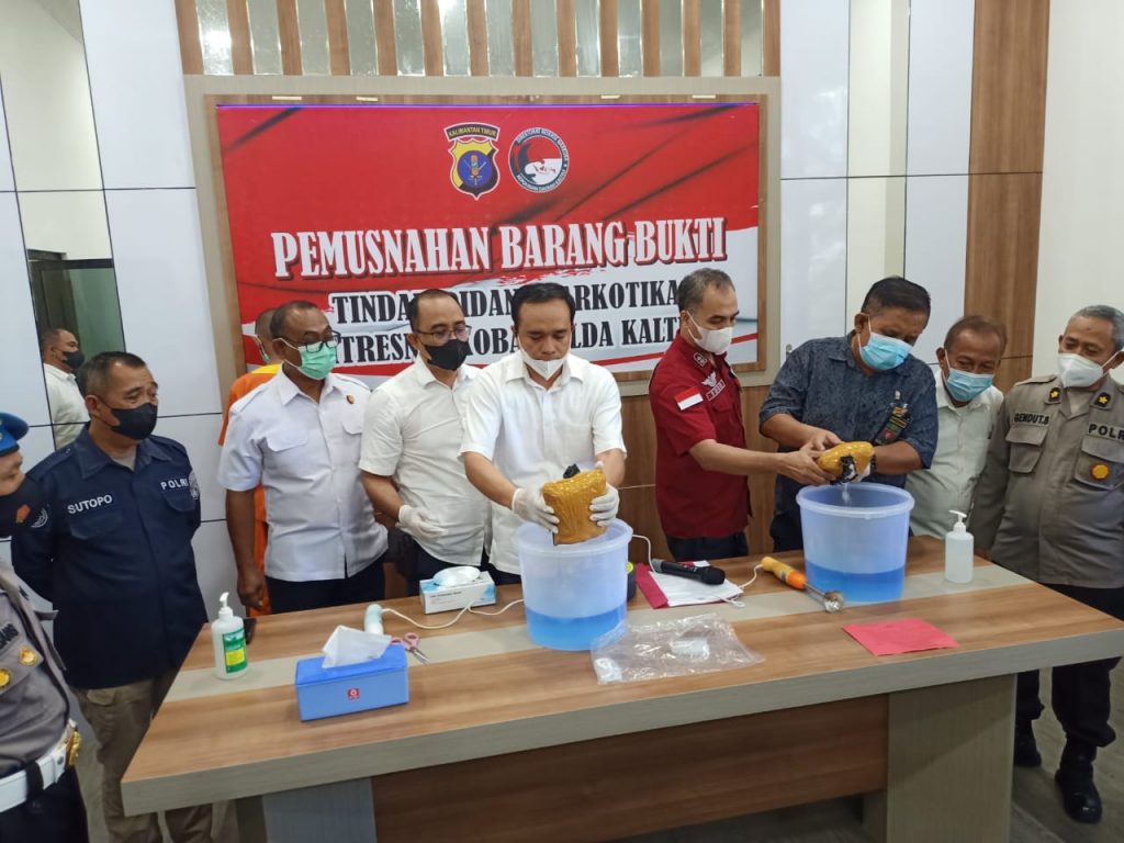 Musnahkan Barang Bukti Narkotika, Polda Kaltim Blender 2 Kg Sabu WhatsApp Image 2022 06 02 at 12.20.20