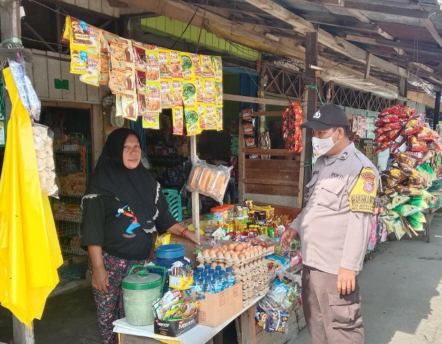 Laskanakan Patroli Dilogis , Polsek Muara Badak Himbau Warga Tetap Disiplin Patuhi Prokes WhatsApp Image 2022 06 03 at 17.45.39