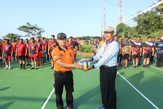 Kapolres Bontang Buka Turnamen Bola Volly Dalam Rangka Sambut Hari Bhayangkara Ke 76 WhatsApp Image 2022 06 03 at 17.50.40