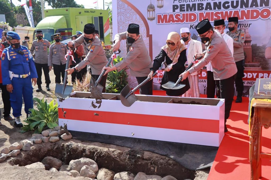 Waka Polri Letakan Batu Pertama Pembangunan Masjid di Kediri WhatsApp Image 2022 06 04 at 21.05.50