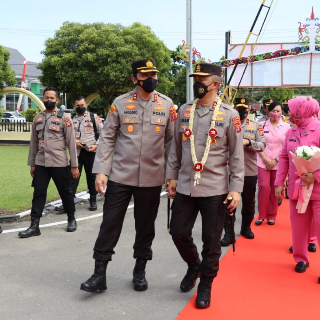 Kunjungan Kerja ke Berau, Kapolda Kaltim Beri Arahan Kepada Personel 2 WhatsApp Image 2022 06 10 at 12.10.54 2