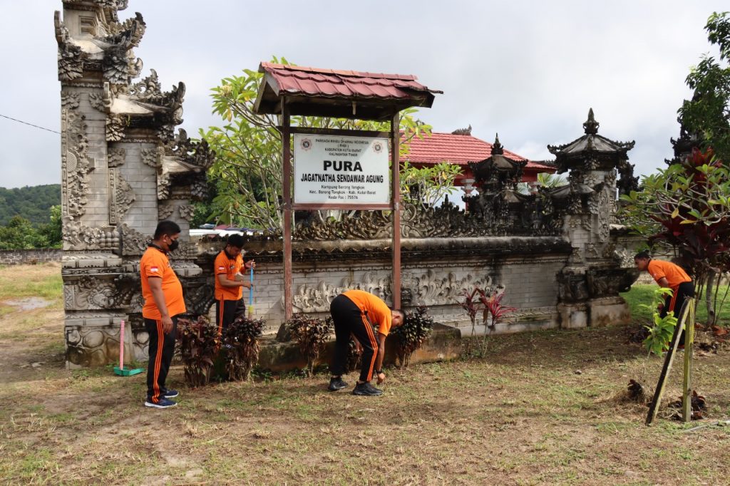 Sambut Hari Bhayangkara Ke-76, Polres Kubar Serentak Kerja Bakti di Rumah Ibadah WhatsApp Image 2022 06 11 at 09.18.23