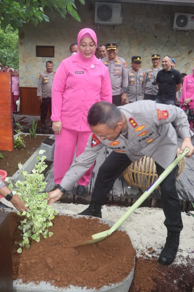 Kunjungi Pulau Maratua, Kapolda Kaltim Tinjau Bakti Kesehatan Dalam Rangka Hari Bhayangkara ke-76 3 WhatsApp Image 2022 06 11 at 20.20.00