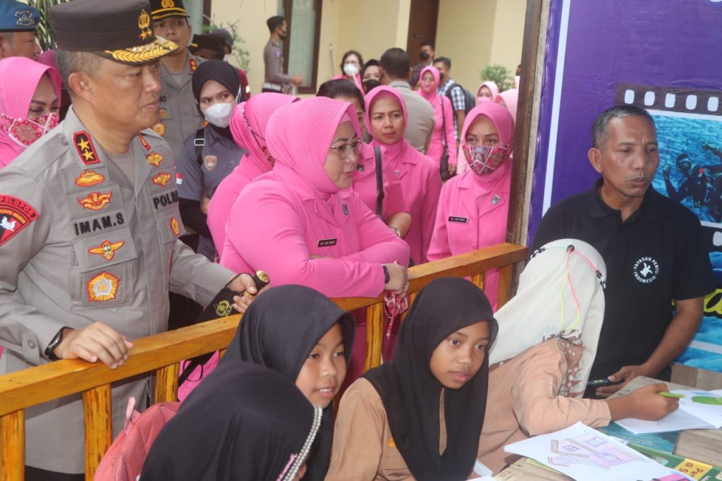 Kunjungi Pulau Maratua, Kapolda Kaltim Tinjau Bakti Kesehatan Dalam Rangka Hari Bhayangkara ke-76 1 WhatsApp Image 2022 06 11 at 20.22.09 1