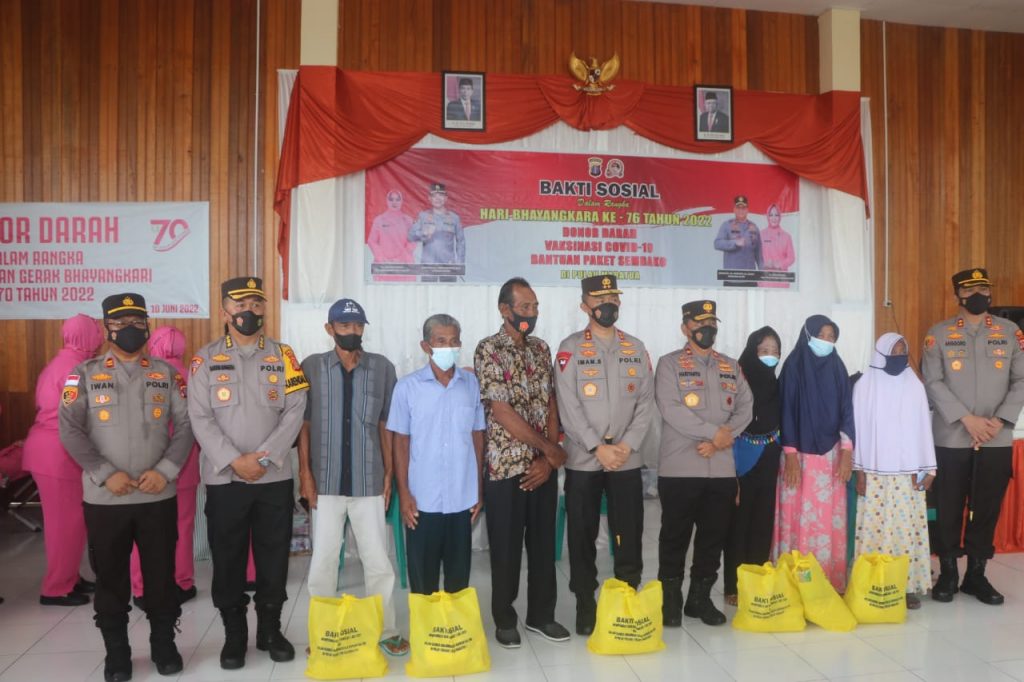 Kunjungi Pulau Maratua, Kapolda Kaltim Tinjau Bakti Kesehatan Dalam Rangka Hari Bhayangkara ke-76 2 WhatsApp Image 2022 06 11 at 20.25.01