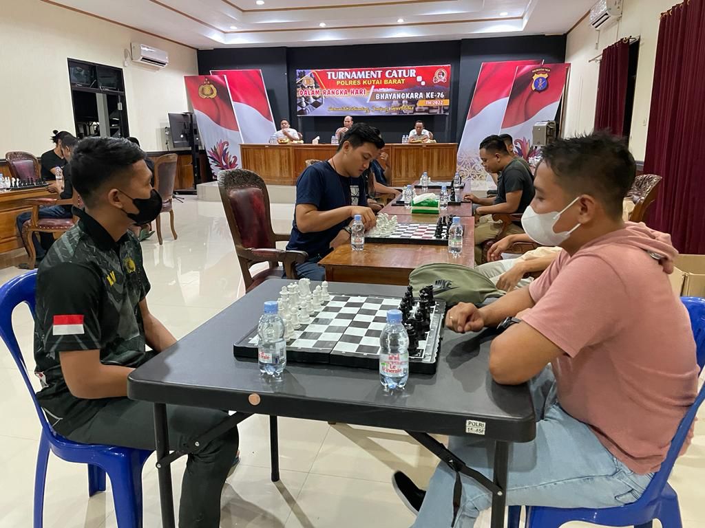 Sambut Hari Bhayangkara ke-76, Polres Kubar Gelar Lomba Catur WhatsApp Image 2022 06 12 at 08.49.52