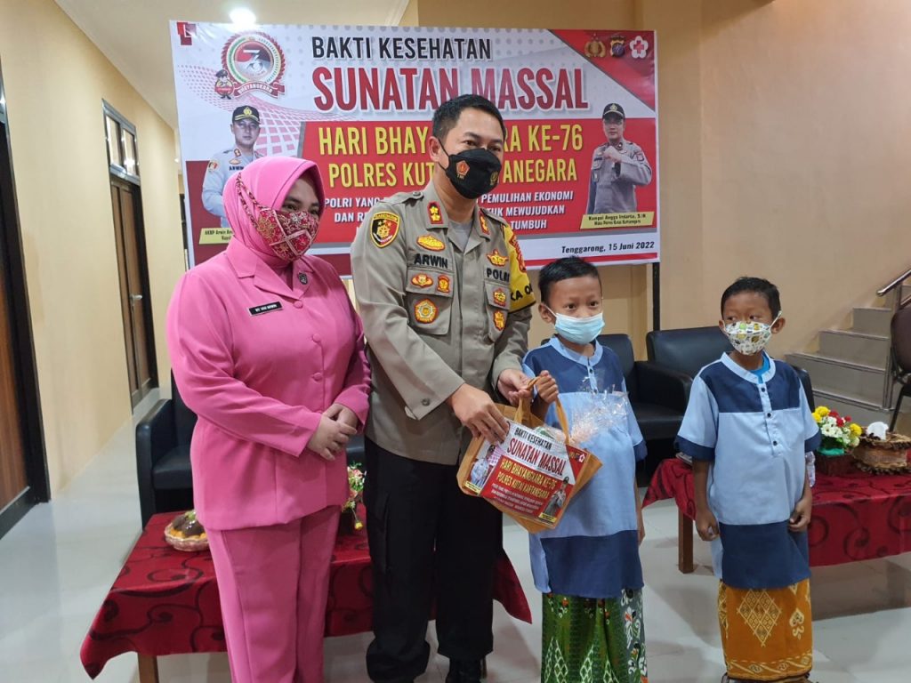 Polres Kukar Gelar Sunatan Massal Semarakkan HUT Bhayangkara Ke-76 WhatsApp Image 2022 06 16 at 09.01.45