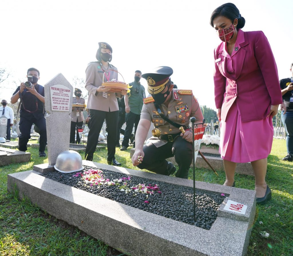 Beri Penghormatan ke TMP Kalibata, Kapolri Lanjutkan Semangat Pahlawan Wujudkan Indonesia Emas WhatsApp Image 2022 06 29 at 13.00.49 1