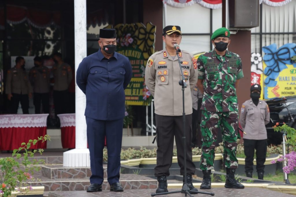 Tingkatkan Sinergi, Polres Kukar Gelar Apel Bersama TNI-Polri dan Instansi Terkait WhatsApp Image 2022 07 02 at 07.24.20