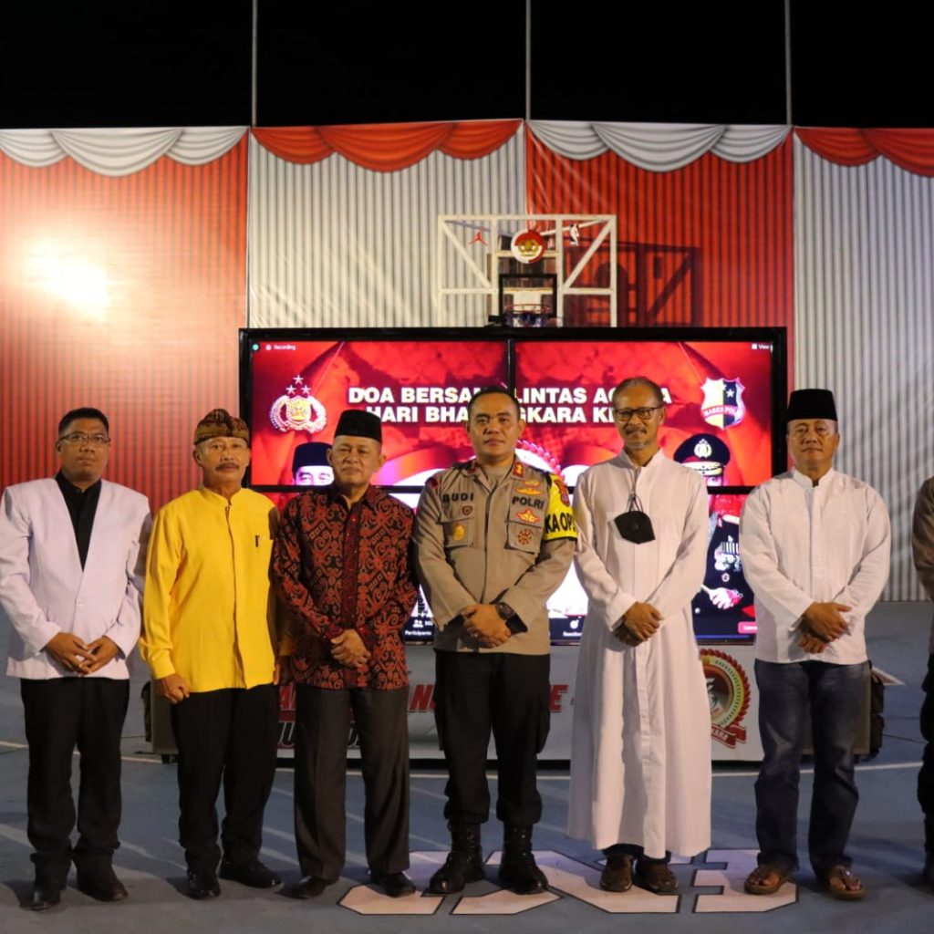 Polres Paser Ikuti Doa Bersama Lintas Agama Secara Virtual Dalam Rangka Hari Bhayangkara Ke-76 WhatsApp Image 2022 07 02 at 08.50.32