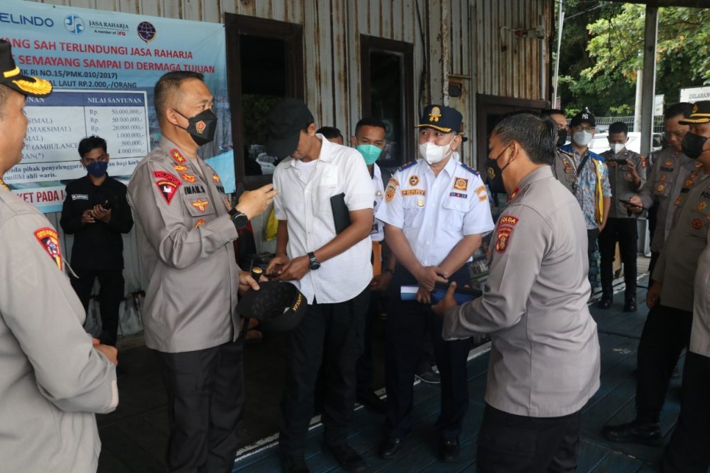 Kesiapan Pendistribusian Logistik Pembangunan IKN, Kapolda Kaltim Cek Pelabuhan PT.IHM WhatsApp Image 2022 07 13 at 13.31.56