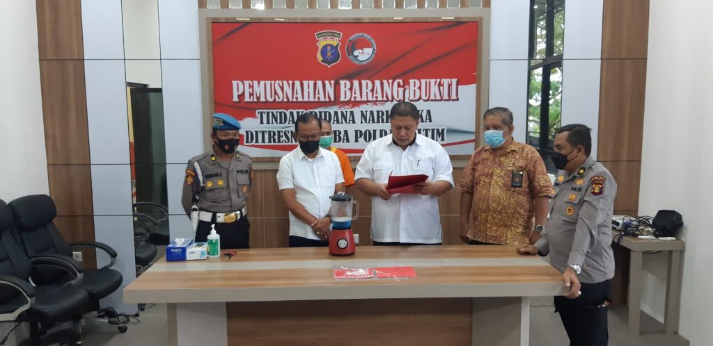 Musnahkan Barang Bukti Narkoba, Polda Kaltim Blender 14,88 Gram Sabu WhatsApp Image 2022 07 14 at 11.36.08