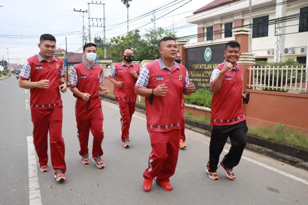 Jaga Kesehatan dan Ketahanan Tubuh, Polres Berau Gelar Jalan Santai WhatsApp Image 2022 07 15 at 14.07.35