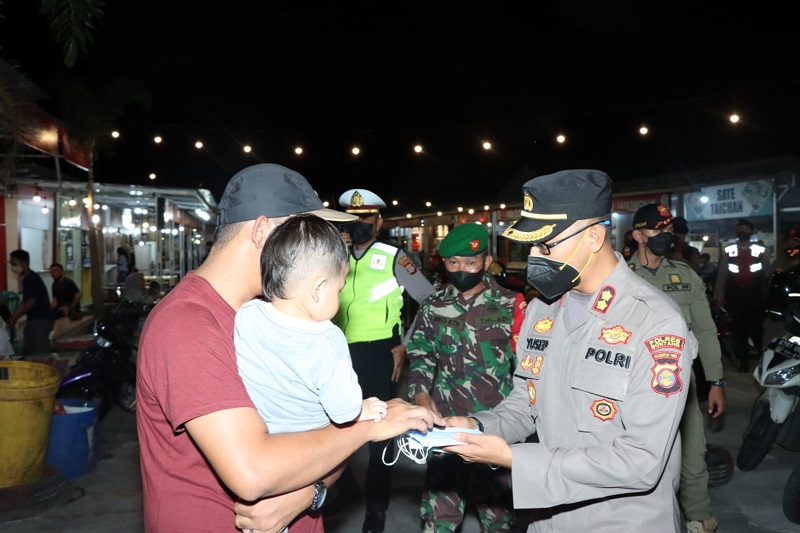 Kapolres Bontang Pimpin Patroli Gabungan Yustisi Pendisiplinan Protokol Kesehatan WhatsApp Image 2022 07 17 at 15.41.06