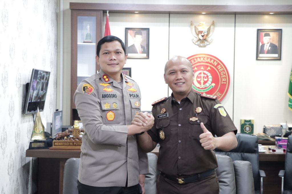 Kapolres Kutim Kunjungi Kejaksaan Negeri Kab. Kutim, Sepakat Bersinergi Tangani Kasus Kriminal WhatsApp Image 2022 07 18 at 15.40.55
