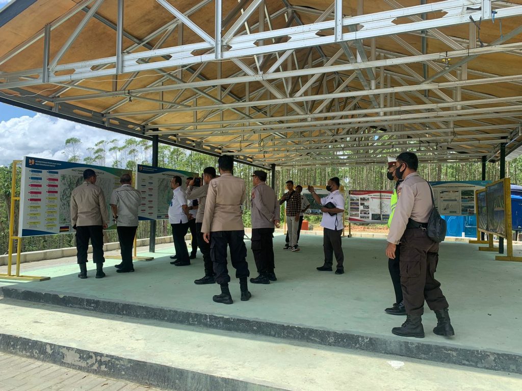 Personel Satgas Ops Nusantara Polda Kaltim Gelar Pengamanan di Lokasi Titik 0 Geodesi IKN WhatsApp Image 2022 07 20 at 13.31.34