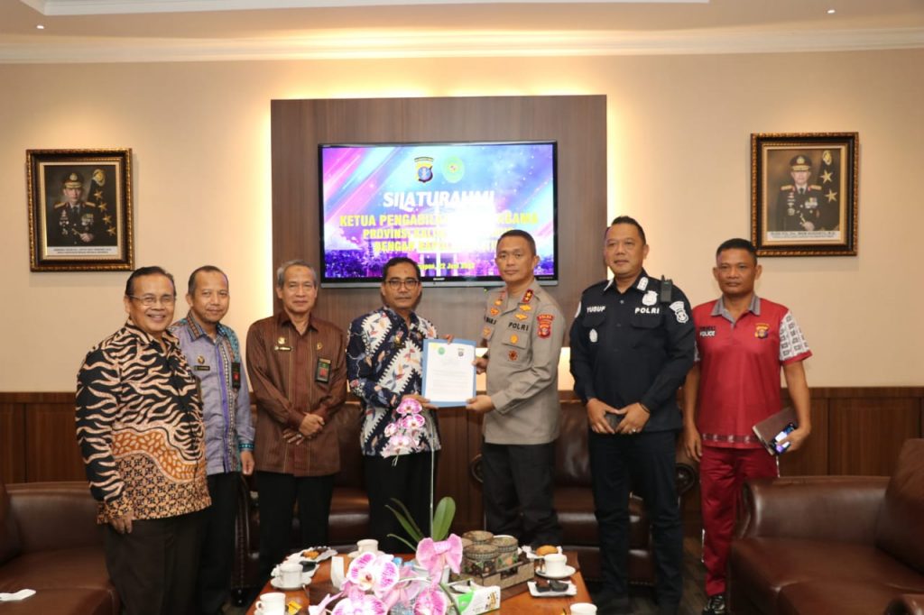 Pererat Silaturahmi dan Kerjasama, Kapolda Terima Audiensi dari Ketua Pengadilan Agama Provinsi Kaltim WhatsApp Image 2022 07 22 at 10.29.43 1